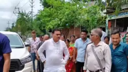 উদয়পুর: জাতীয় সড়ক সংলগ্ন দুটি এলাকায় জলনিকাশি সমস্যার সমাধানে জন্য পরিদর্শন করেন রাজ্যের অর্থমন্ত্রী সহ পূর্ত দপ্তরের সচিব