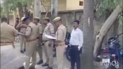 देेेवरिया: दीवानी न्यायालय में पेशी पर आया बंदी पुलिस कस्टडी से फरार, पॉक्सो एक्ट में है आरोपी