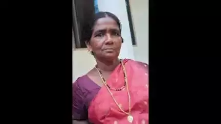 ഹൊസ്ദുർഗ്: പെരിയ പൂക്കളത്ത് വീട്ടമ്മയെ പ്ലാവിൻ കൊമ്പിൽ തൂങ്ങിമരിച്ച നിലയിൽ കണ്ടെത്തി
