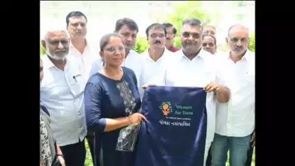 બાવળા: ધોળકામાં જયદેવભાઈ ઠાકર ગાર્ડન અને વિરાટ સરોવર ખાતે વૃક્ષારોપણ કાર્યક્રમ યોજાયો