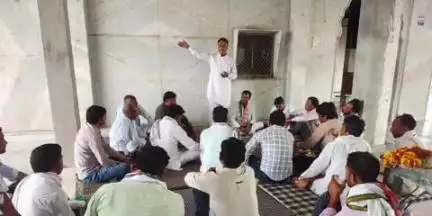 निवाई: राजीव गांधी पंचायती राज संगठन ने गांव हिंगोनिया के बालाजी मंदिर में बैठक आयोजित की