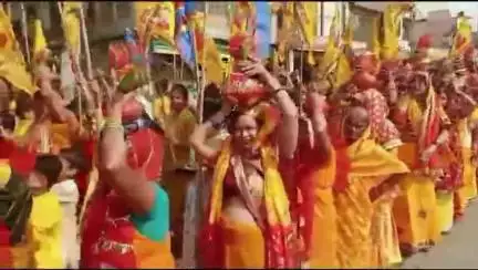 धनौरा: गजरौला नगर में श्री खाटूश्याम की मूर्ति स्थापना के उपलक्ष्य में निकाली गई कलश यात्रा