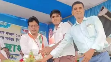 ভগবানপুর ১: ভগবানপুর -১ব্লকে প্রায় ৬ কোটি ৬০ লক্ষ টাকা ব্যায়ে পিচ রাস্তা নির্মাণের শুভ উদ্বোধন করেন জেলা পরিষদের সভাধিপতি