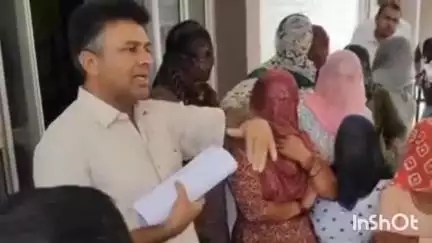 फतेहाबाद: फतेहाबाद मेपानी की समस्या पर भड़के ग्रामीण,लघु सचिवालय जोरदार प्रदर्शन, प्रशासन के खिलाफ नारेबाजी
#jansamasya