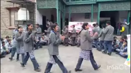 कोटखाई: कोटखाई स्कूल ने तहसील कार्यालय परिसर में पर्यावरण सुरक्षा के प्रति लोगों को जागरूक किया, नायब तहसीलदार रहे मौजूद