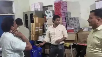 दतिया: कस्बा उनाव के प्राथमिक स्वास्थ्य केंद्र का दतिया सीएमएचओ डॉ. बी.के. वर्मा ने किया औचक निरीक्षण, दिए निर्देश