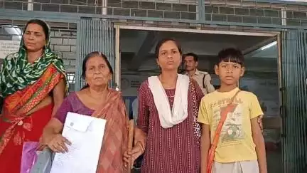 महासमुंद: लहरौद निवासी बुजुर्ग महिला ने शासकीय शिक्षिका पर धोखाधड़ी और धमकाने का आरोप लगाते हुए कलेक्टर से की शिकायत