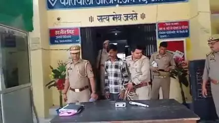 जालौन: सारंगपुर गांव के पास पुलिस ने 25 हजार के इनामिया चोर को किया गिरफ्तार, बरामद हुए एक तमंचा, कारतूस और चांदी के आभूषण