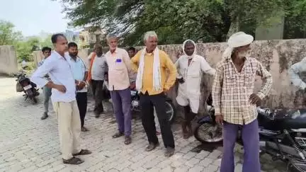 प्रतापगढ़: भेरूतलाई में मनरेगा का कार्य करते समय एक महिला मजदूर की तबीयत बिगड़ गई, जिला चिकित्सालय में मृत घोषित किया गया