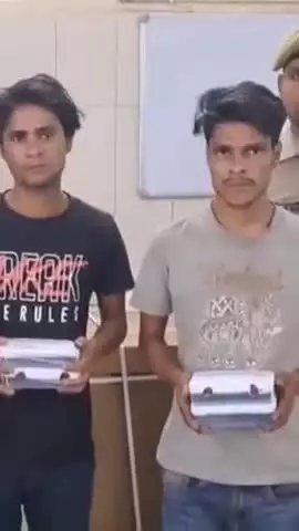 कानपुर: कानपुर सेंट्रल रेलवे स्टेशन पर पुलिस ने दो शातिर चोरों को गिरफ्तार किया, चार मोबाइल बरामद किए