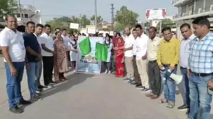 फुलेरा मु. सांभर: सांभर में विश्व पर्यावरण दिवस व वंदे गंगा जल संरक्षण अभियान के तहत निकाली गई जागरूकता रैली, कर्मचारियों ने किया श्रमदान