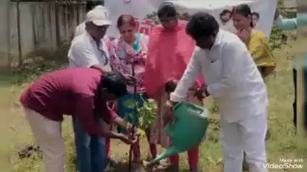 గజపతినగరం: గజపతినగరం నియోజకవర్గ పరిధిలోని మండలాల లో ప్రపంచ పర్యావరణ దినోత్సవ సందర్భంగా మొక్కలు నాటిన ప్రజా ప్రతినిధులు,అధికారులు