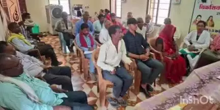 गोहपारु: विकसित कृषि संकल्प अभियान के तहत बरहा गांव में शिविर लगाकर किसानों को फसलों की जानकारी दी गई