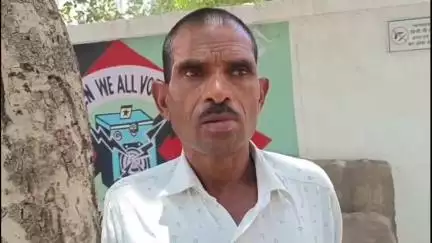 ललितपुर: ग्राम कुआंतला निवासी दिव्यांग ने पोस्ट ऑफिस में तैनात बाबू पर धोखाधड़ी का आरोप लगाया, डीएम को दी शिकायत