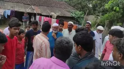 হরিশ্চন্দ্রপুর ২: বর্ণাহী এলাকায় অসুস্থ ব্যক্তির পরিবারের সাথে দেখা করলেন রাজ্য সরকারের প্রতিমন্ত্রী