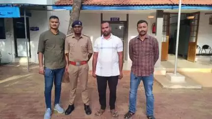 વલસાડ: રૂરલ પોલીસ સ્ટેશનના પ્રોહીબિશનના ગુનામાં છેલ્લા 6 વર્ષથી વોન્ટેડ આરોપીને કરજણ કંડારીથી ઝડપી લાવી