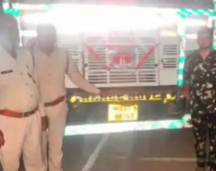 जतारा: जतारा रेंजर शिशुपाल ने अवैध लकड़ी से भरे ट्रक को ज़ब्त कर किया खुलासा