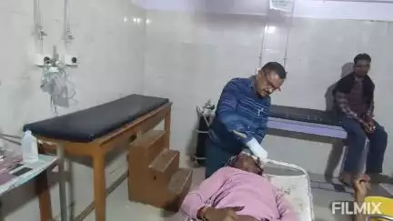 मुरैना: बंधा गांव के पास हाईवे पर प्याज से भरा ट्रक पलटा, क्लीनर घायल, अस्पताल में भर्ती