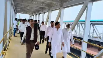 সুতাহাটা: সুতাহাটা ব্লকের অন্তর্গত কুকড়াহাটিতে রোরো ভেসেল পরিষেবা জন্য জেটিঘাটের কাজ ক্ষতি দেখতে উপস্থিত রাজ্যের পরিবহনমন্ত্রী