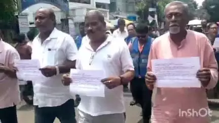 চুঁচুড়া-মগরা: বিশ্ব পরিবেশ দিবসে শপথ বাক্য পাঠ হুগলী চুঁচুড়া পৌরসভায় উপস্থিত পৌর প্রধান