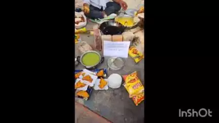 वाराणसी में बिजली कर्मचारियों ने पकौड़ा छानकर किया विरोध प्रदर्शन