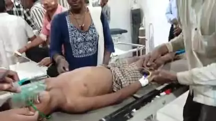 सीतापुर: मोहम्मदी ग्राम पंचायत में नदी में नहाते समय मासूम बच्चा डूबा, हालत बिगड़ने पर जिला अस्पताल में कराया गया भर्ती