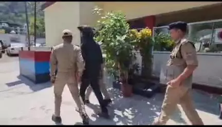 ऋषिकेश: लक्ष्मण झूला में पुलिस ने शातिर बाइक चोर और टप्पेबाज सुनील उर्फ सोनू को पकड़ा, पहले से दर्जनों मुकदमे हैं
