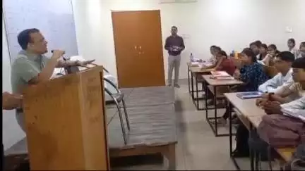 जांजगीर: लगन और धैर्य से मिलेगी सफलता, आकांक्षा विद्यालय जांजगीर में छात्रों से संवाद में बोले कलेक्टर जन्मेजय महोबे