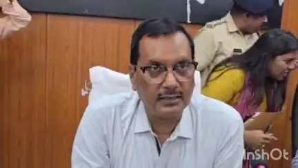 गोपालगंज: DM पवन कुमार ने बकरीद पर्व पर शांति समिति की बैठक की