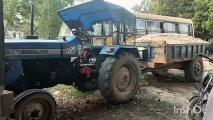 मेराल: मेराल थाना प्रभारी ने ओखरगाड़ा गांव से दो अवैध बालू लदे ट्रैक्टर किए ज़ब्त