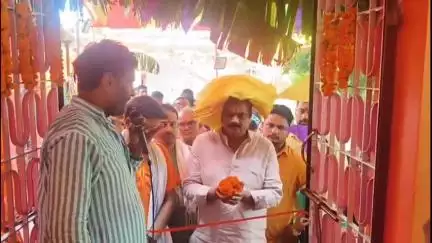 मोतिहारी: जितवारपुर बाबू टोला में हनुमान जी की मूर्ति की प्राण प्रतिष्ठा, पूर्व विधायक ने किया पूजा-अर्चना