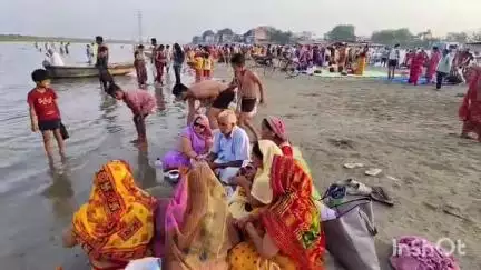 उन्नाव: शुक्लागंज में गंगा दशहरा पर श्रद्धालुओं की उमड़ी भीड़, श्रद्धालुओं ने मां गंगा में लगाई आस्था की डुबकी