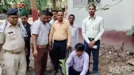 दाउदनगर: विश्व पर्यावरण दिवस पर प्रखंड सह अंचल कार्यालय परिसर के पास बीडीओ ने किया पौधारोपण, दिया पर्यावरण संरक्षण का संदेश