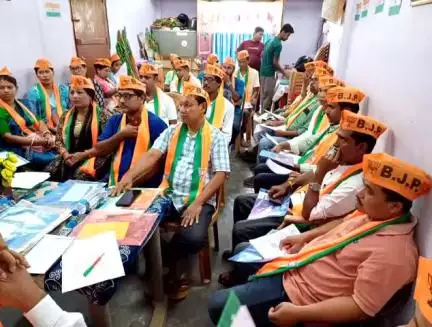 সাব্রুম: বিধায়কের উপস্থিতিতে ৩৯ মনুমন্ডল ভারতীয় জনতা পার্টির কার্যালয় অনুষ্ঠিত হয় সংবর্ধনা অনুষ্ঠান