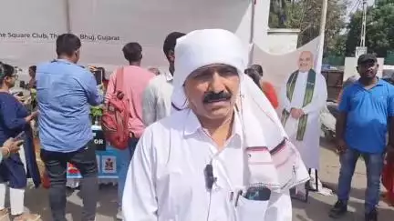 ભુજ: વિશ્વ પર્યાવરણ દિવસ નિમિત્તે જ્યુબીલી ગ્રાઉન્ડ ખાતે સિંદૂરના રોપાનું વિતરણ કરાયું, BJP પ્રમુખ દેવજીભાઈ વરચંદ