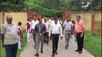 दुमका: विश्व पर्यावरण दिवस पर DEO जिला स्कूल परिसर स्थित भारत स्काउट एंड गाइड संस्था के कार्यक्रम में हुए शामिल