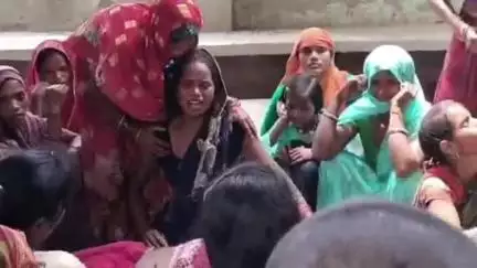 सवायजपुर: बखरिया गांव के पास चलती बाइक से गिरकर महिला की हुई मौत, मचा हड़कंप
