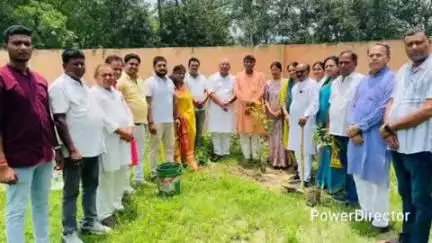 कटिहार: विश्व पर्यावरण दिवस पर सिरसा बीजेपी कार्यालय में वृक्षारोपण, MLA समेत कई लोग शामिल