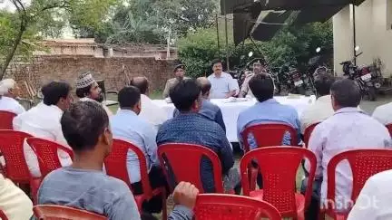 पतरातू: बासल थाना परिसर में ईदुल जुहा (बकरीद) को लेकर शांति समिति की बैठक आयोजित
