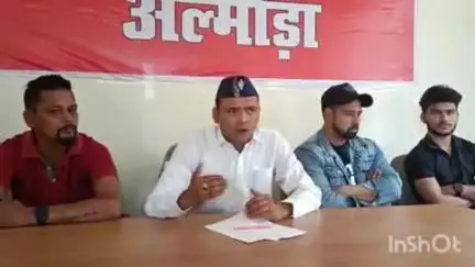 अल्मोड़ा: प्रेस क्लब में सामाजिक कार्यकर्ता विनय किरौला ने की प्रेस वार्ता, कहा- मंच शुरू करेगा गांव चलो अभियान