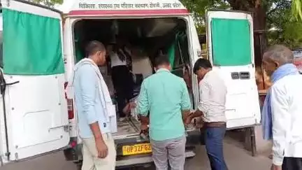 सीतापुर: पिसावा में तेज रफ्तार अज्ञात वाहन ने एक ऑटो को जोरदार टक्कर मारी, पांच लोग घायल