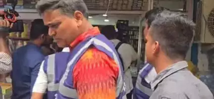 ଭୁବନେଶ୍ବର ମ୍ୟୁନିସିପାଲଟି କର୍ପୋରେସନ: ଏକ ନମ୍ବର ହାଟରେ ବିଭିନ୍ନ କସମେଟିକ ଦୋକାନ ଉପରେ STF ଏବଂ ଡ୍ରଗ କଣ୍ଟ୍ରୋଲ ପକ୍ଷରୁ ଚଢ଼ା ଉ