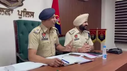 ਅਬੋਹਰ: ਭਰਸ਼ਟਾਚਾਰ ਦੇ ਇਲਜ਼ਾਮ ਦੇ ਵਿੱਚ ਅਬੋਹਰ ਦੇ ਦੋ ਆਪ ਲੀਡਰਾਂ ਸਮੇਤ ਚਾਰ ਲੋਕਾਂ ਤੇ ਮਾਮਲਾ ਦਰਜ, SSP ਦਫਤਰ ਵਿਖੇ ਐਸਪੀ ਨੇ ਦਿੱਤੀ ਜਾਣਕਾਰੀ