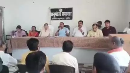 खड़गपुर: बकरीद पर शांति बनाए रखने के लिए थाना और अनुमंडल कार्यालय में शांति समिति की बैठक संपन्न