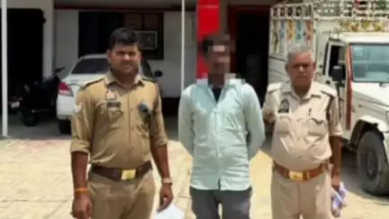 नवाबगंज: जहांगीराबाद थाना क्षेत्र से पुलिस ने मोबाइल, नगदी व बैग छीनने के मामले में 1 वांछित अभियुक्त को किया गिरफ्तार