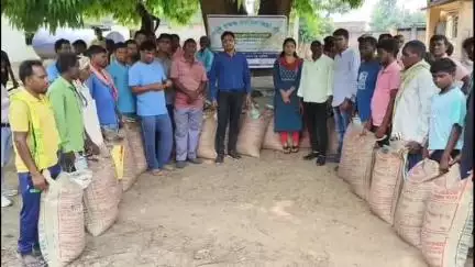 ঝালদা ২: ঝালদা ২ নং ব্লকের সাহাহার ও মামুডি এলাকায় ২০০ জন চাষীকে ধানের বীজ তুলে দিল ব্লক কৃষি দপ্তর, উপস্থিত ADA