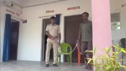 कोढ़ा: सादलपुर गांव से रौतारा पुलिस ने 10 लीटर शराब के साथ एक तस्कर को गिरफ्तार किया