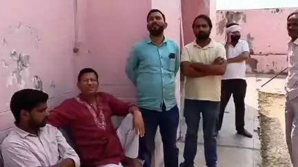 सीतापुर: बिसवा नगर पालिका के पास सड़क पर तेज रफ्तार रोडवेज बस ने बाइक को मारी जोरदार टक्कर, नगर पालिका कर्मचारी महिला की हुई मौत