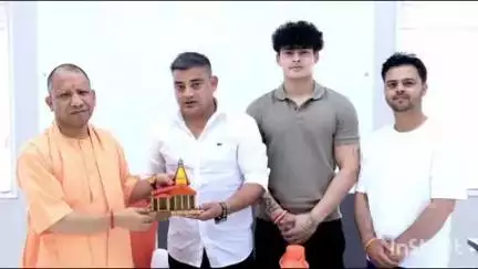 राजगढ़ी: बड़कोट नगर पालिका अध्यक्ष विनोद डोभाल ने मुख्यमंत्री योगी आदित्यनाथ से मुलाकात कर शीतकालीन यात्रा पर आने का न्यौता दिया