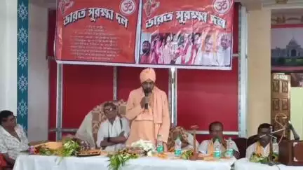 বহরমপুর: পদ্মশ্রী প্রাপ্ত প্রদীপ্তানন্দ মহারাজ জী কে  সংবর্ধনা জ্ঞাপন ভারত সুরক্ষা দলের পক্ষ থেকে আজ বহরমপুরে